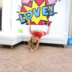 Cherie DeVille en 'Evil Angel' Entrevistas anales 2 (Miniatura 84)