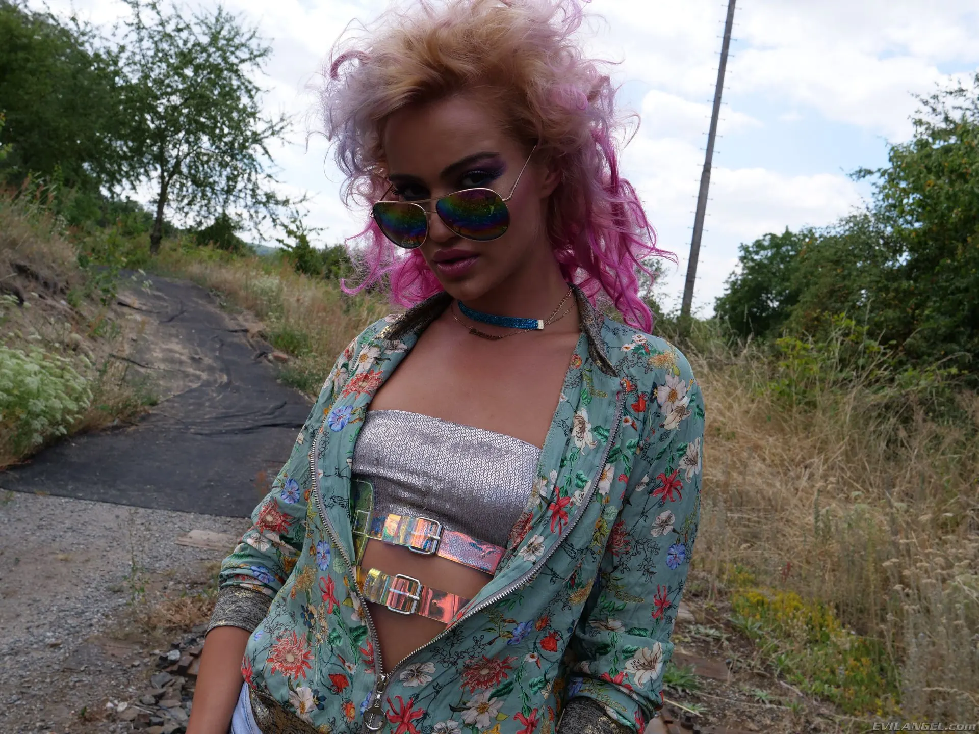 Evil Angel 'Jinetes oscuros' protagonizando Cherry Kiss (foto 1)