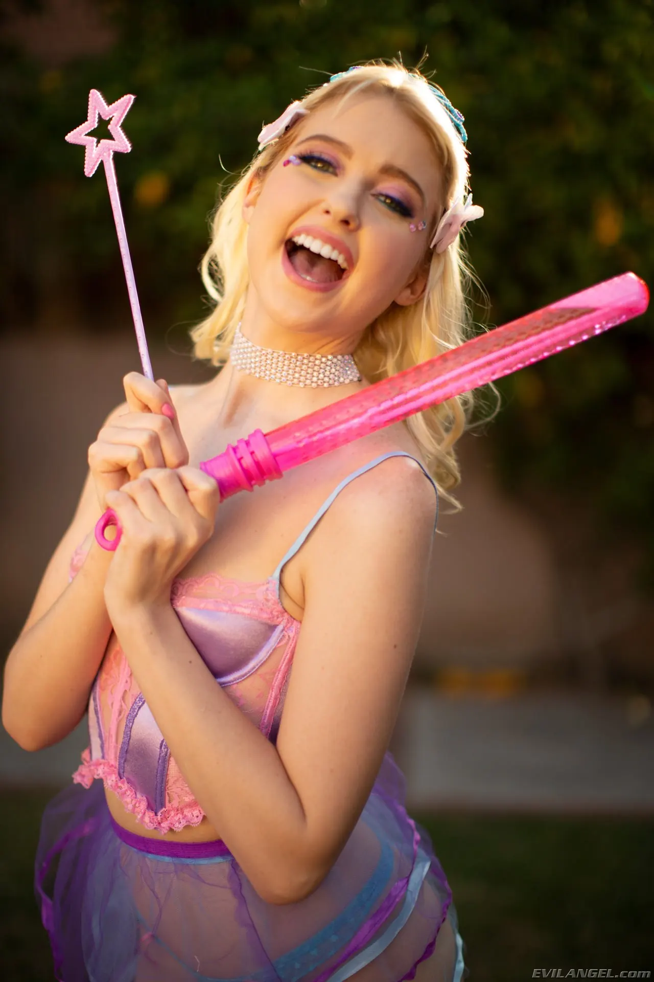 Evil Angel 'Oiled and Spoiled' starring Chloe Cherry (Photo 2)