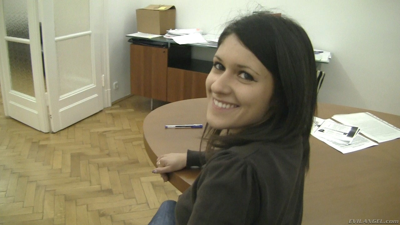 Connie A en 'Evil Angel' Punto de vista de Rocco 12 (Miniatura 1)