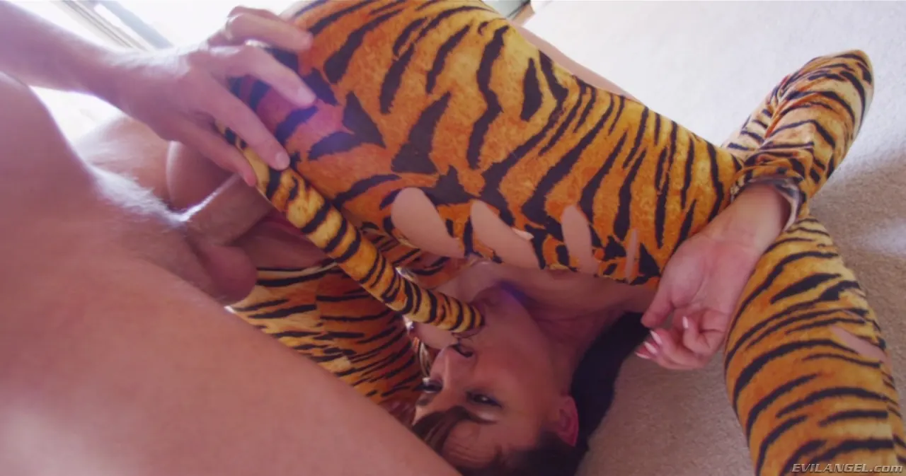 Evil Angel 'Anales' protagonizando Dana DeArmond (foto 8)