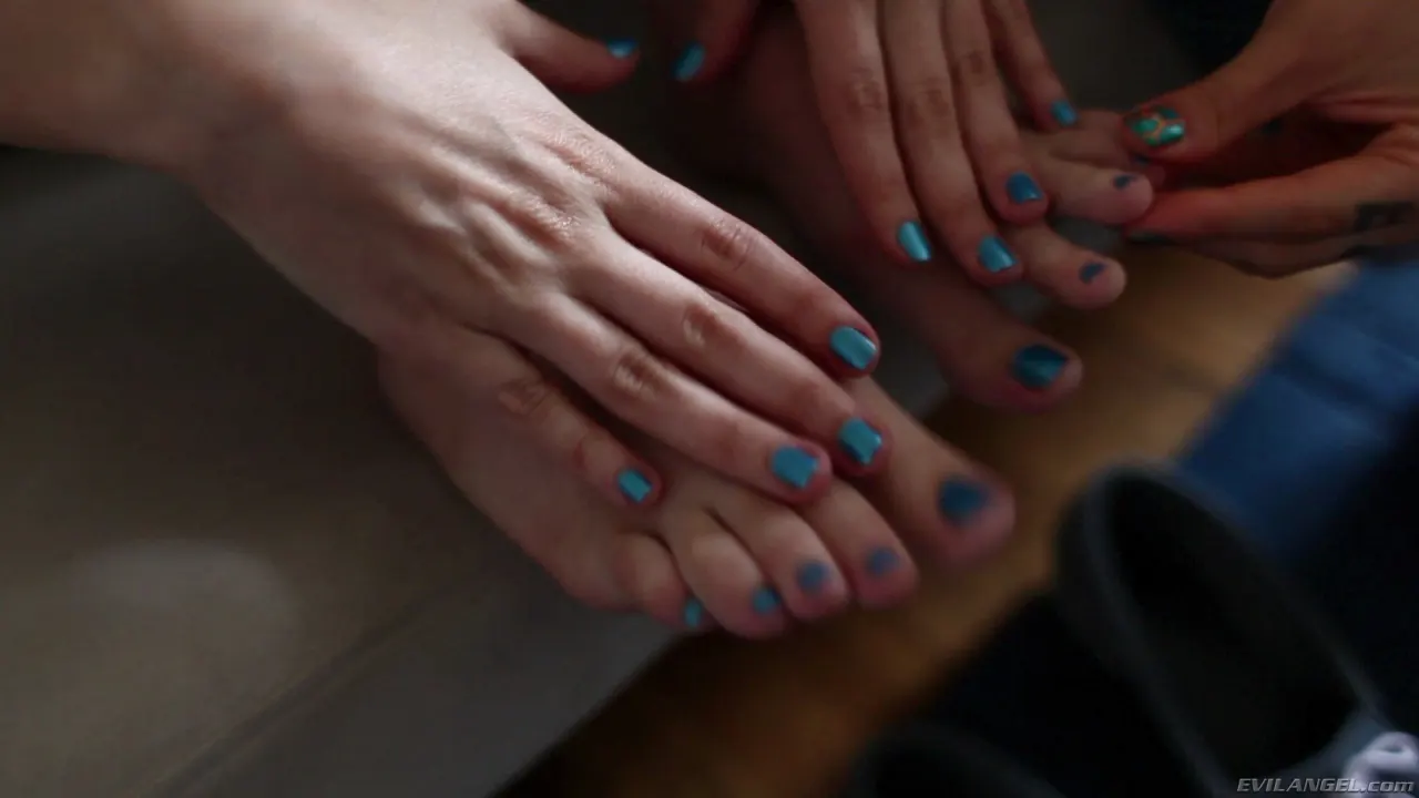 Evil Angel 'Belladonna: Exploradora sexual' protagonizando Dana DeArmond (foto 2)