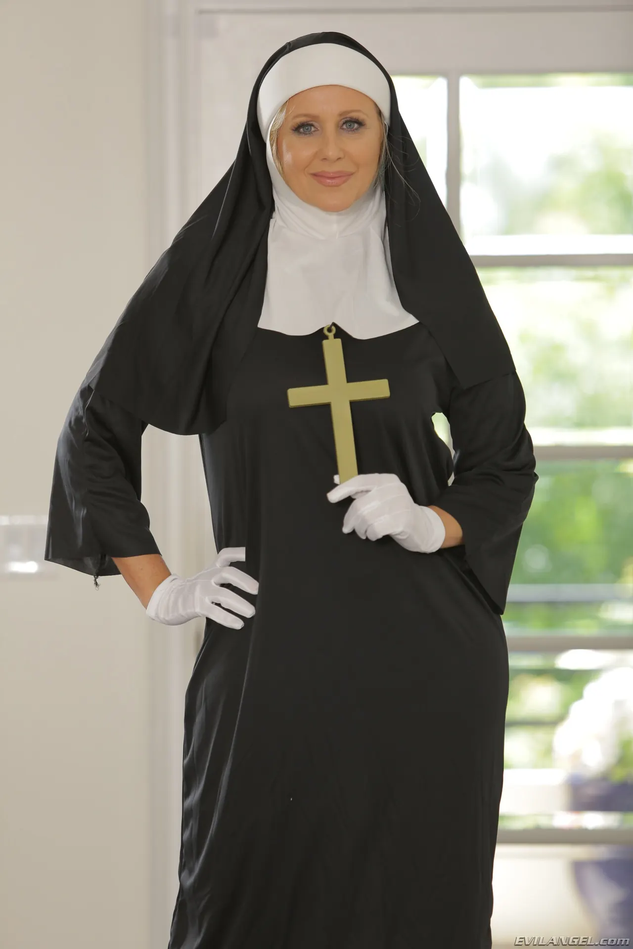 Evil Angel 'Ministerio del mal' protagonizando Dana Vespoli (foto 1)