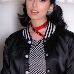 Daphne Dare in 'Evil Angel' Hookup Hotshot: Sex On The First Date (Thumbnail 1)