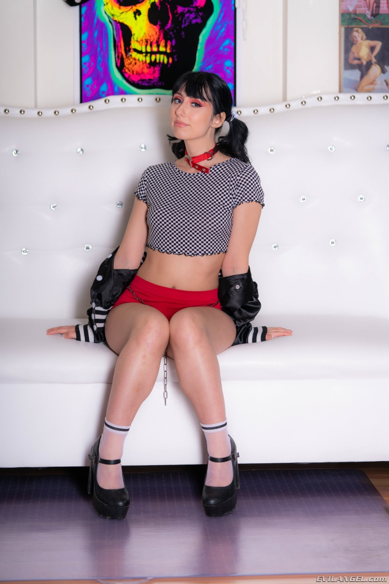Daphne Dare en 'Evil Angel' Hookup hotshot: sexo en la primera cita (Miniatura 32)