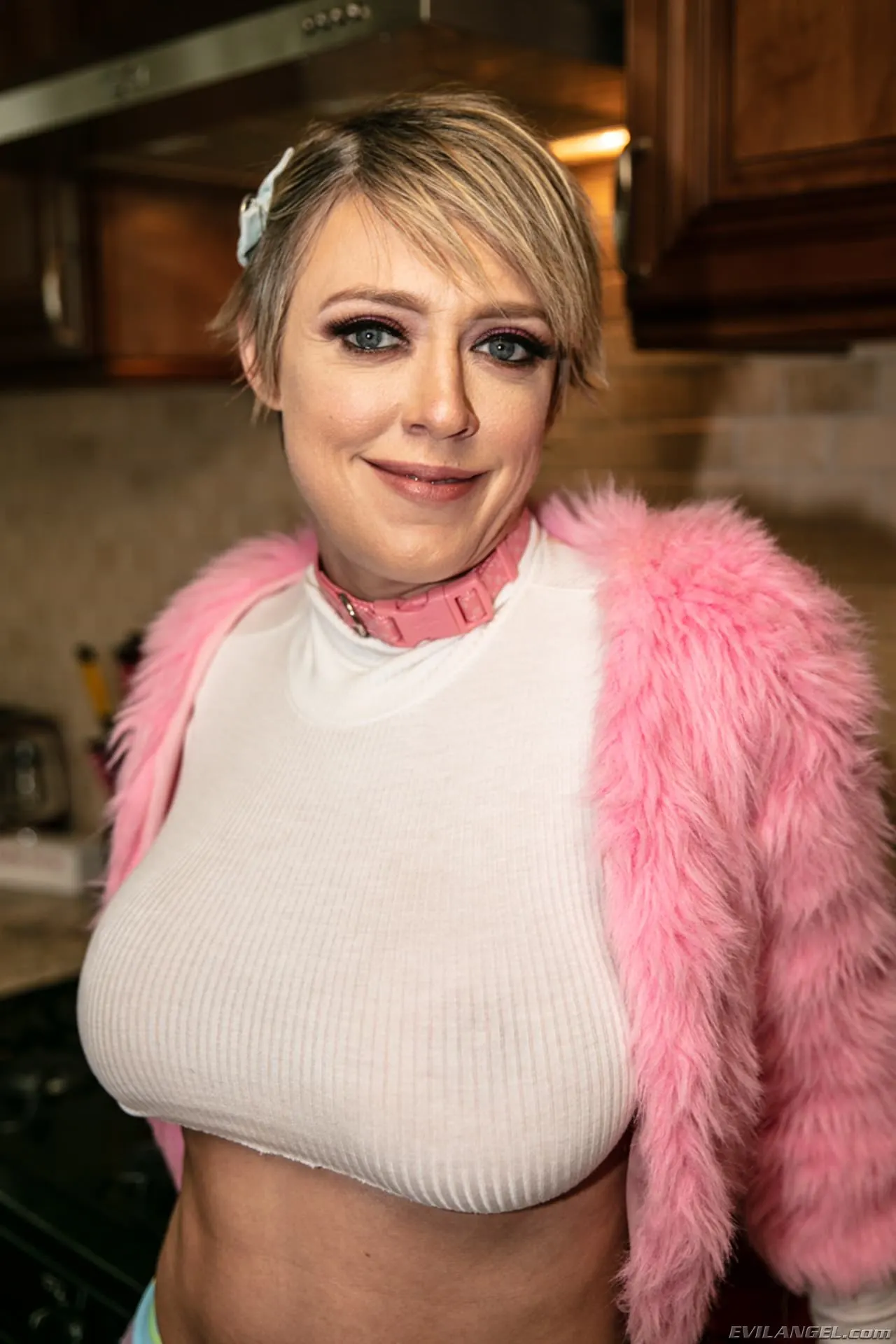 Evil Angel 'Hookup Hotshot: Hardcore Internet Dating' starring Dee Williams (Photo 2)