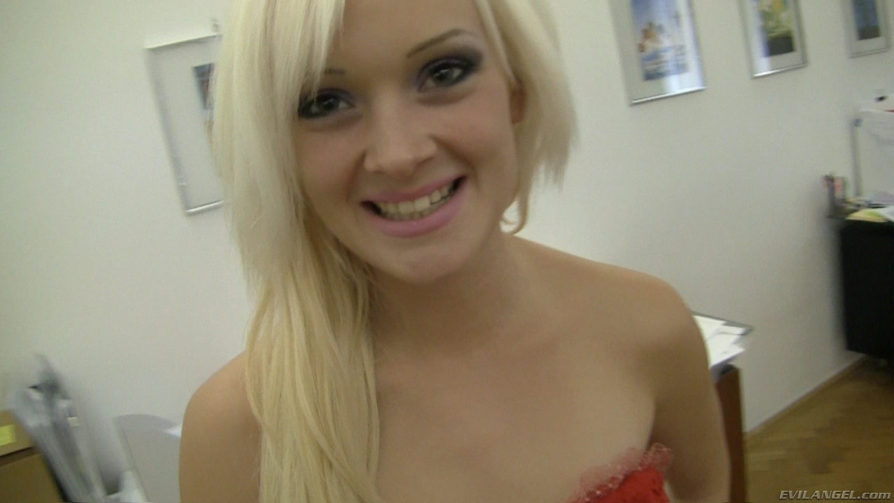Dolly Spice en 'Evil Angel' Punto de vista 16 de Rocco (Miniatura 2)