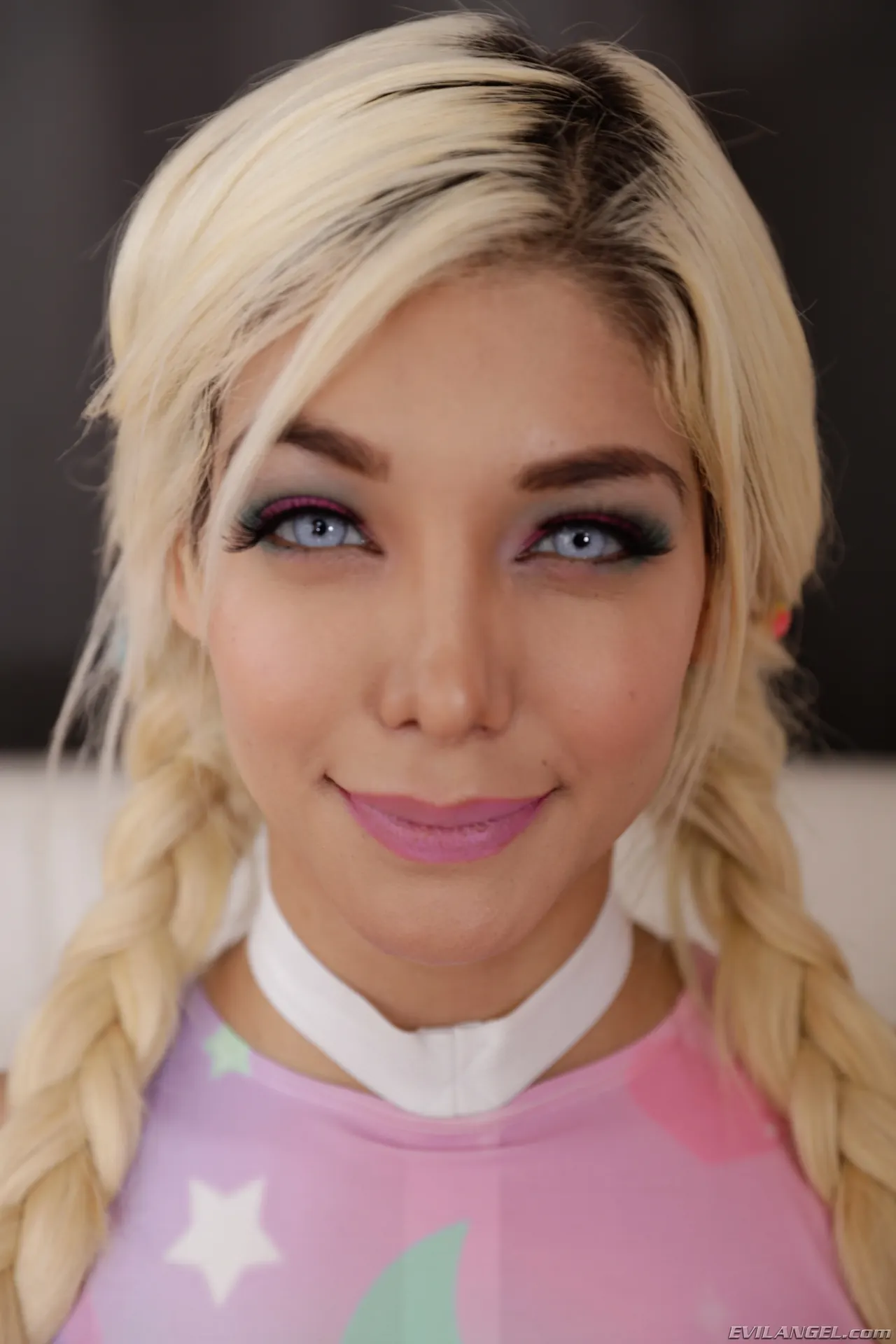 Elizabeth Jolie in 'Hookup Hotshot: No Strings Attached' from 'Evil Angel' (Photo 1) Evil Angel 'Hookup Hotshot: No Strings Attached' starring Elizabeth Jolie (Photo 1)