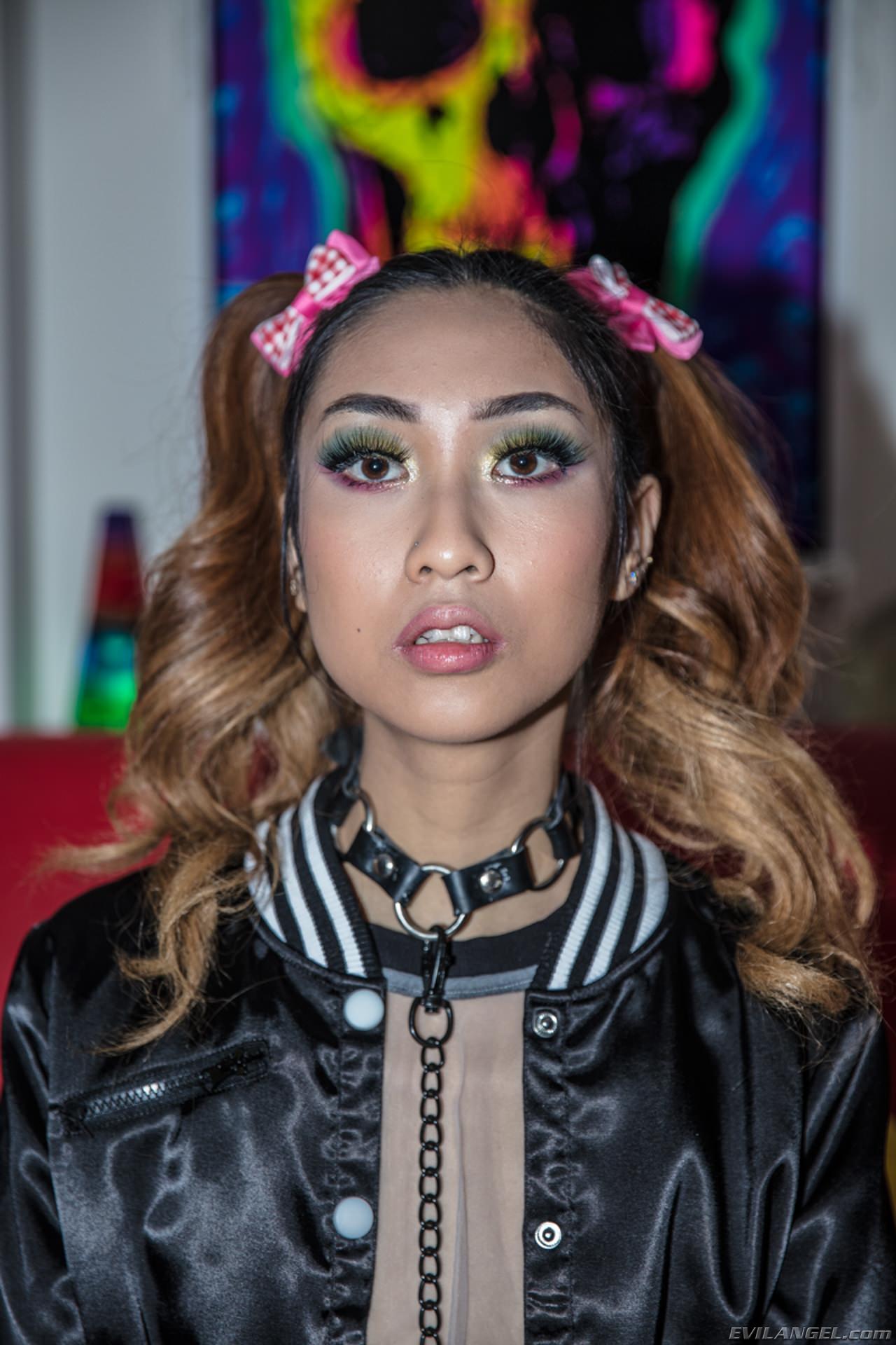 Eva Yi en 'Evil Angel' Hotshot de conexión: cintas de sexo volumen 2 (Miniatura 12)