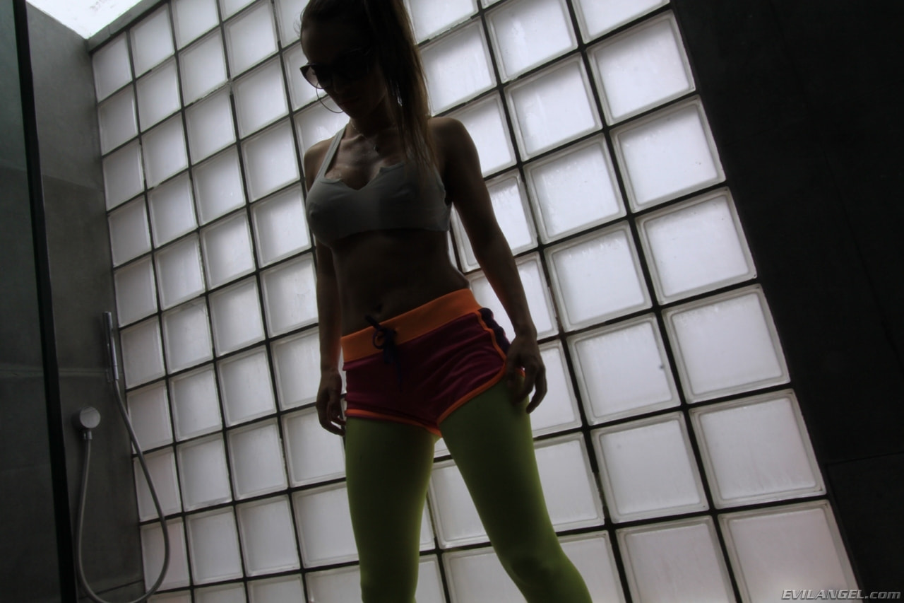 Franceska Jaimes en 'Evil Angel' En mi habitación 2 (Miniatura 9)