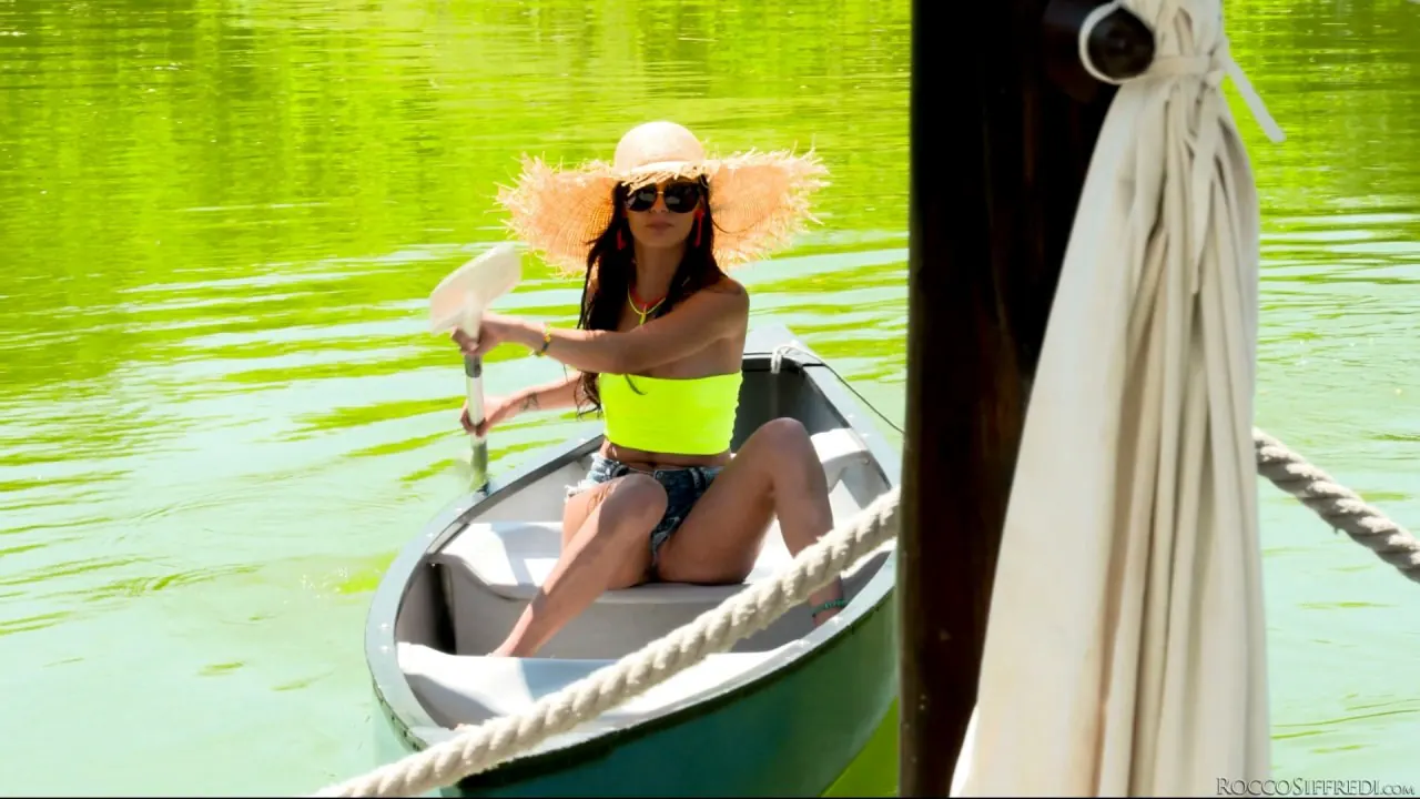 Evil Angel 'El doble problema de Rocco 5' protagonizando Freya Dee (foto 1)