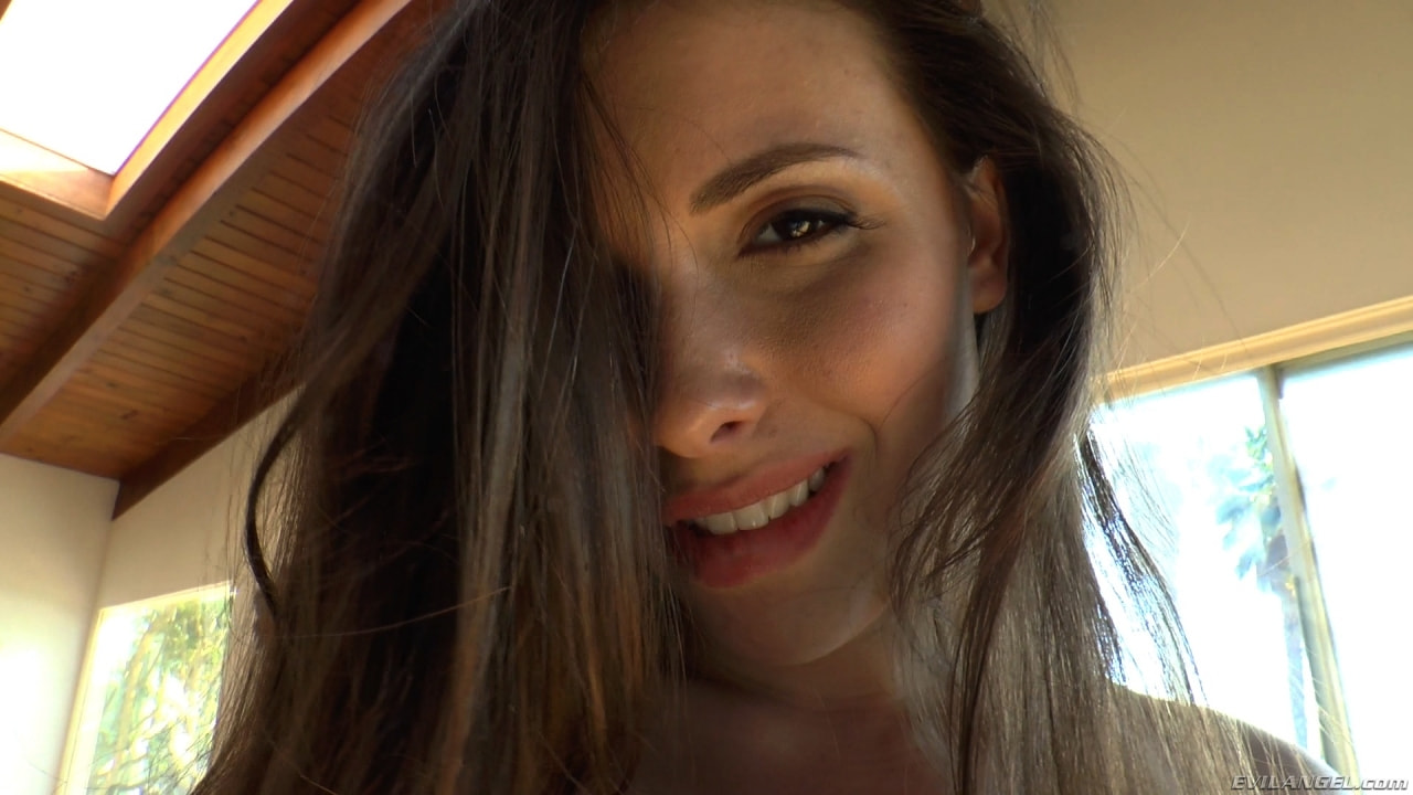 Gabi Paltrova en 'Evil Angel' Buttman se centró en 11 (Miniatura 21)