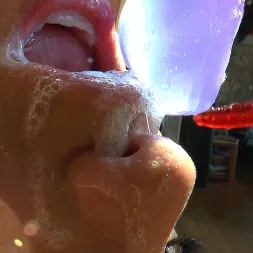 Gabi Paltrova en 'Evil Angel' Maestro de juguetes Buttman (Miniatura 90)