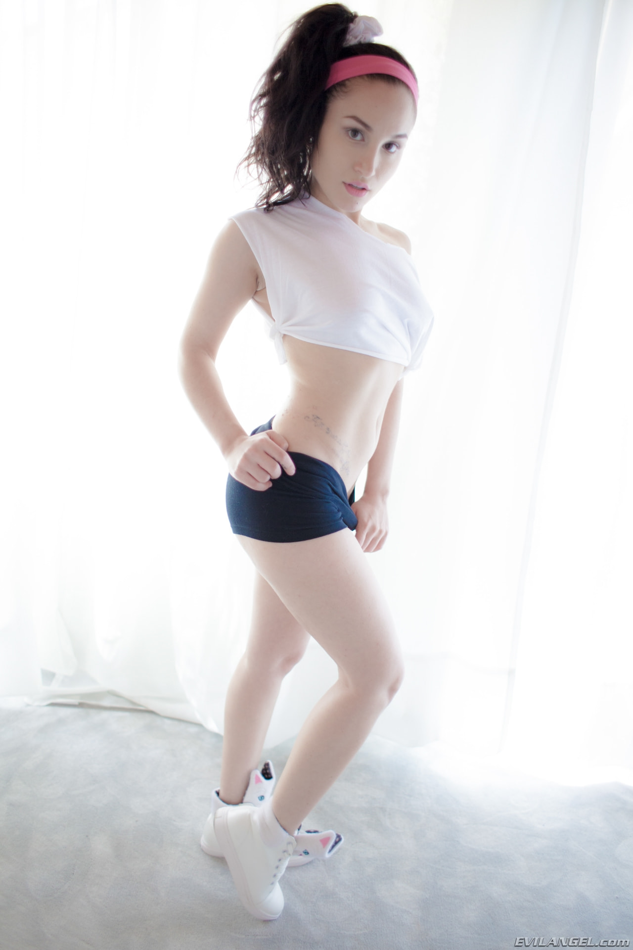 Gabi Paltrova en 'Evil Angel' Ahogado y empapado (Miniatura 3)