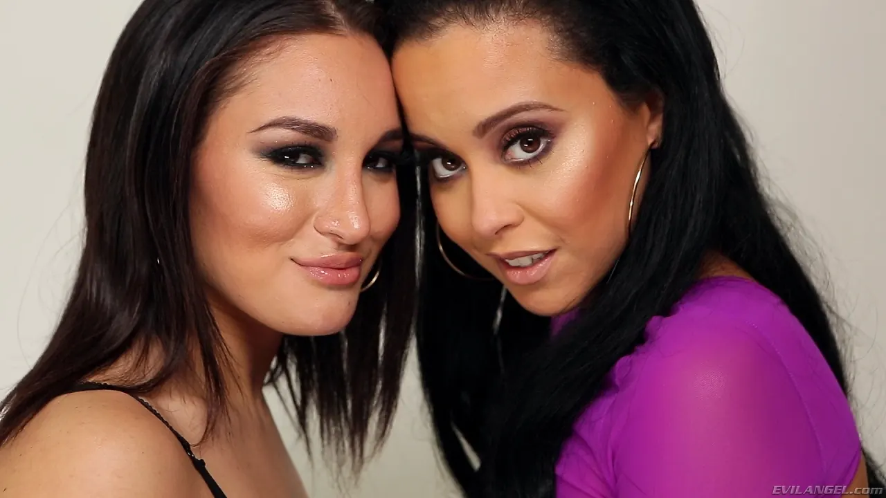 Evil Angel 'Cum fuego cruzado 2' protagonizando Gabi Paltrova (foto 1)