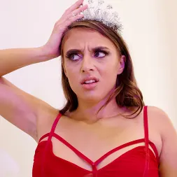 Gia Derza en 'Evil Angel' Gia escena 2: ¡mamada de seis pollas! (Miniatura 8)