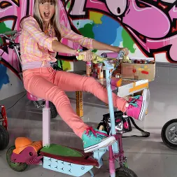 Gina Gerson en Los adolescentes psicópatas de Rocco 5 (foto 1) Gina Gerson en 'Evil Angel' Los adolescentes psicópatas de Rocco 5 (Miniatura 1)