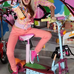 Gina Gerson en Los adolescentes psicópatas de Rocco 5 (foto 2) Gina Gerson en 'Evil Angel' Los adolescentes psicópatas de Rocco 5 (Miniatura 2)