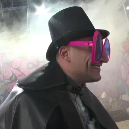 Henessy en 'Evil Angel' Xxx fucktory - la parodia al estilo italiano (Miniatura 8)