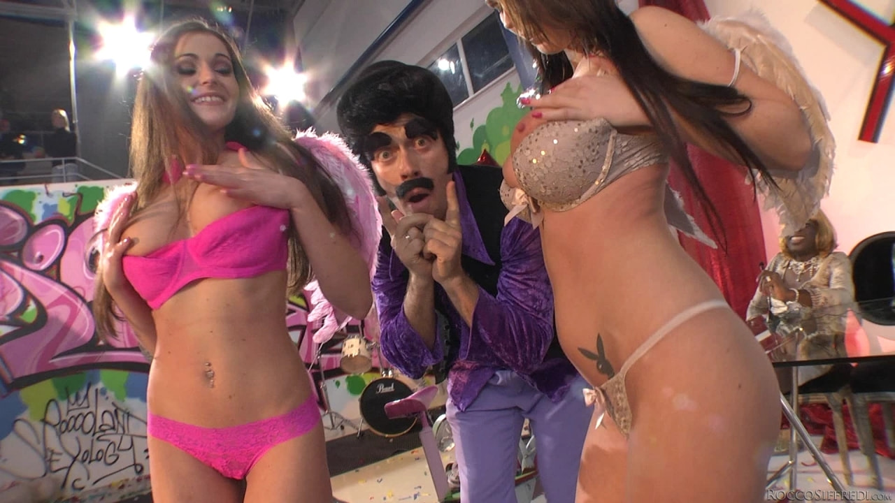 Henessy en 'Evil Angel' Xxx fucktory - la parodia al estilo italiano (Miniatura 2)