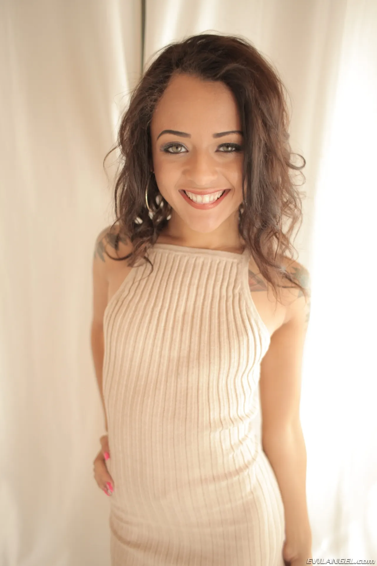 Holly Hendrix en 'Culo abierto de par en par 3' from 'Evil Angel' (foto 1) Evil Angel 'Culo abierto de par en par 3' protagonizando Holly Hendrix (foto 1)