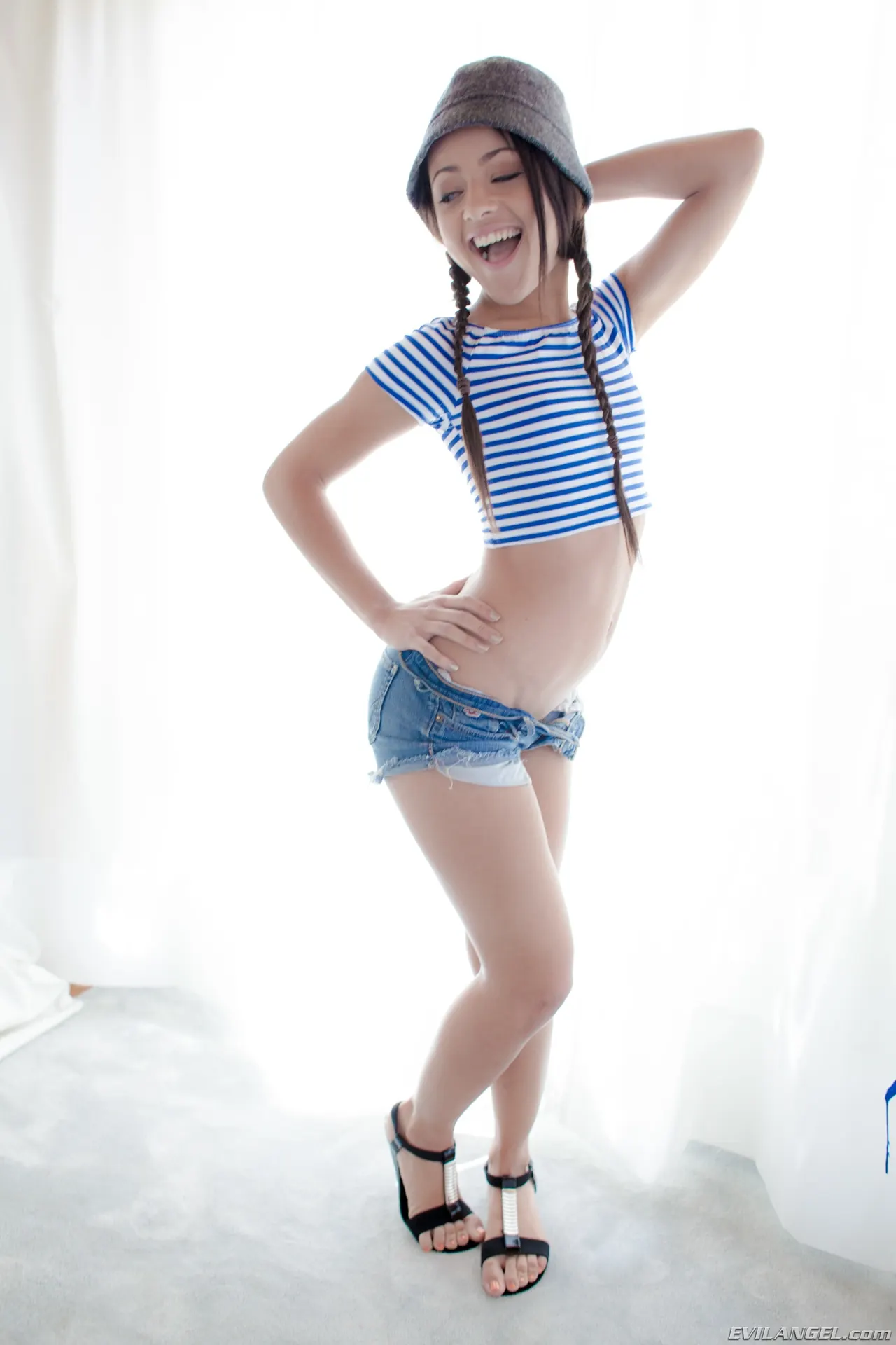 Holly Hendrix en 'Ahogado y empapado' from 'Evil Angel' (foto 8) Evil Angel 'Ahogado y empapado' protagonizando Holly Hendrix (foto 8)