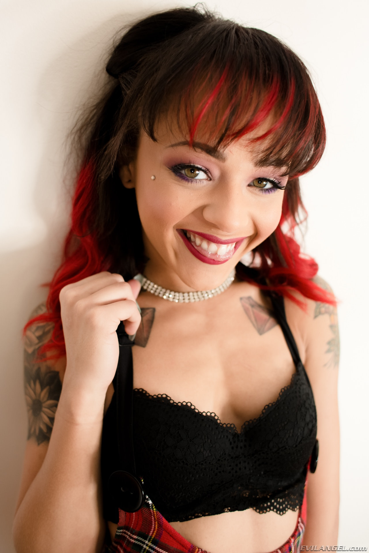 Holly Hendrix en 'Evil Angel' Maltratado 11 (Miniatura 2)