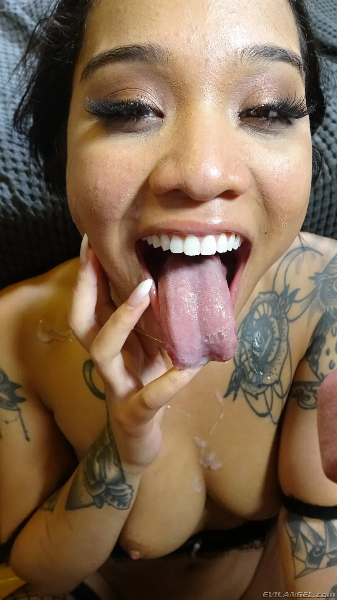 Evil Angel 'Las chicas de Jessy' protagonizando Honey Gold (foto 45)