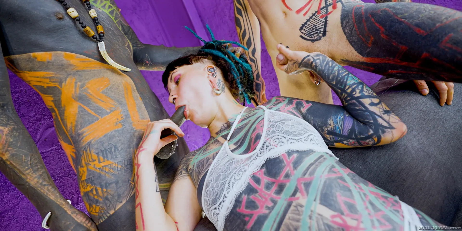 Evil Angel 'Illuz tatuado: dp y bj descuidado' protagonizando IlluZ (foto 4)