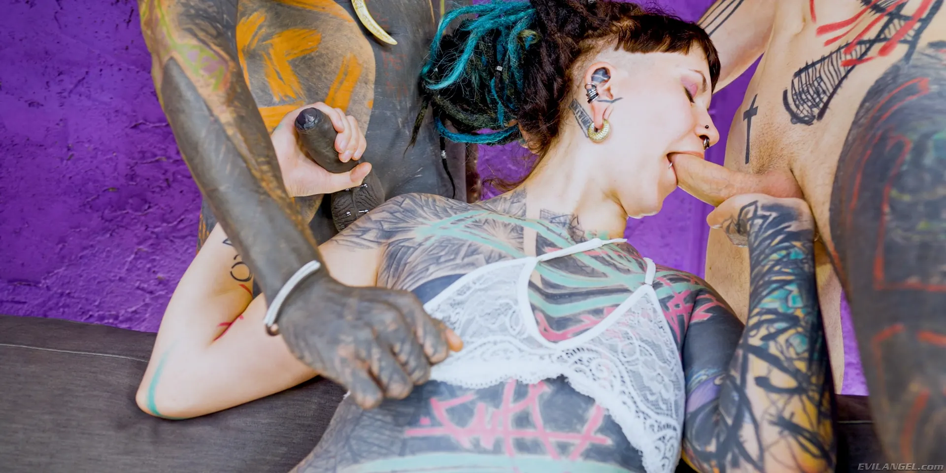 Evil Angel 'Illuz tatuado: dp y bj descuidado' protagonizando IlluZ (foto 5)