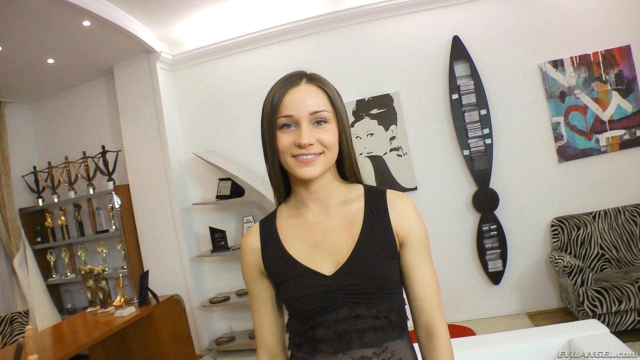 Irina B en 'Evil Angel' Rocco uno a uno (Miniatura 2)