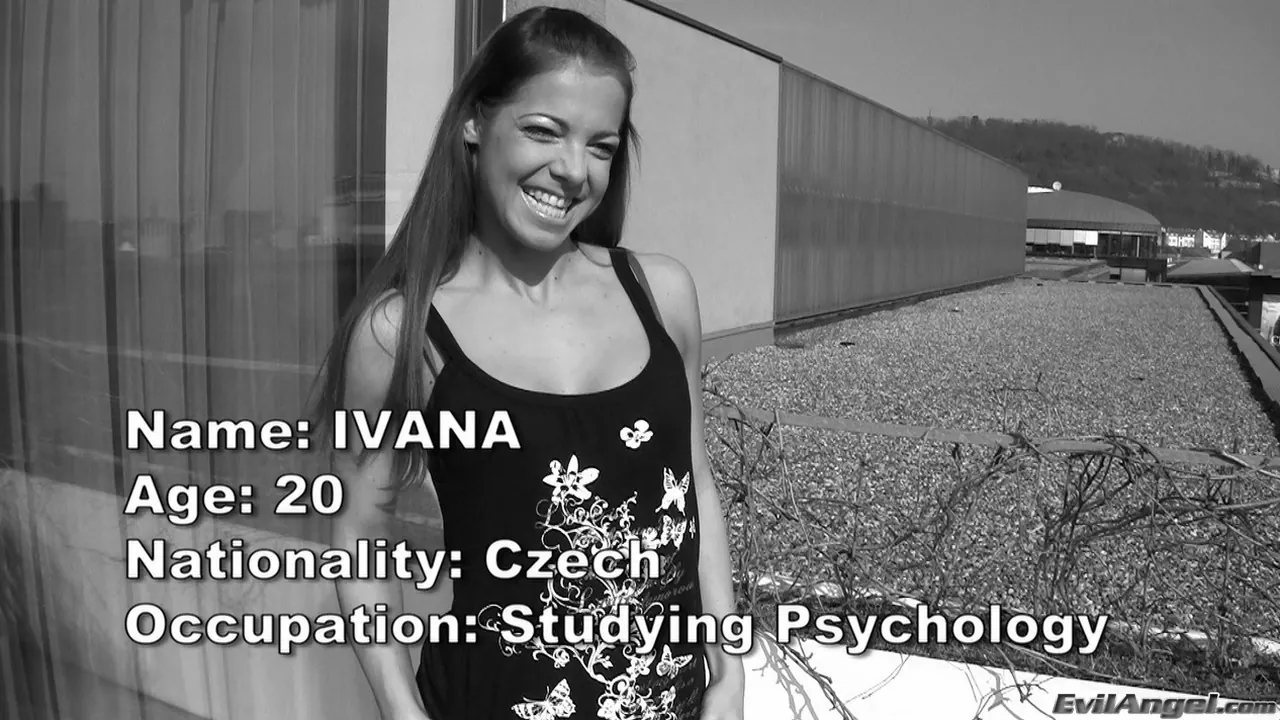 Evil Angel 'El punto de vista de Rocco 3' protagonizando Ivana B (foto 3)