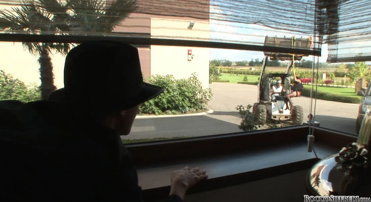 Evil Angel 'El maestro de marionetas 6' protagonizando Jasmine Black (foto 4)