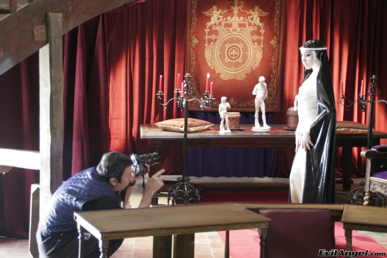 Evil Angel 'Las fashionistas de Safado' protagonizando Jenna Haze (foto 1)