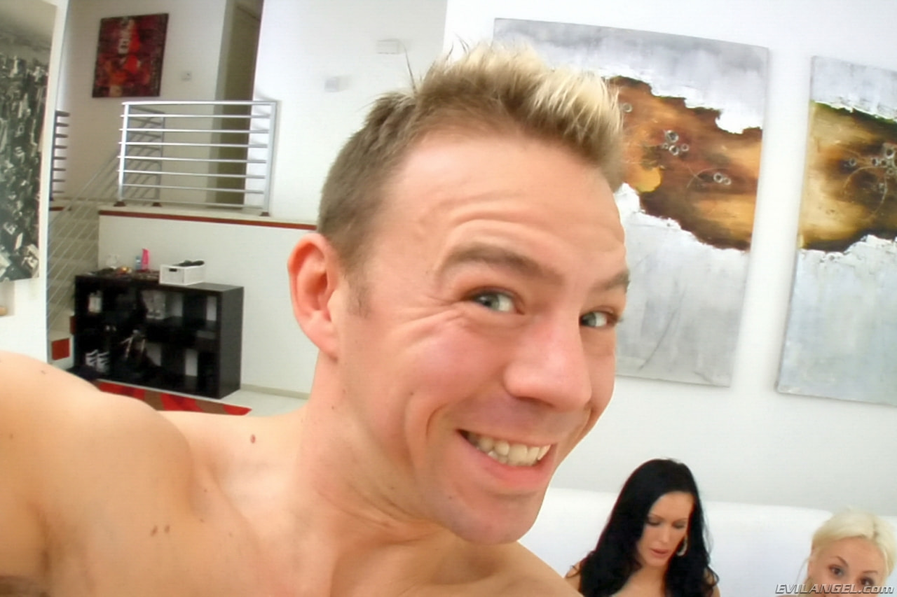 Jenna Presley en 'Evil Angel' Escenas crudas y sin cortes de Live Gonzo 2 (Miniatura 12)