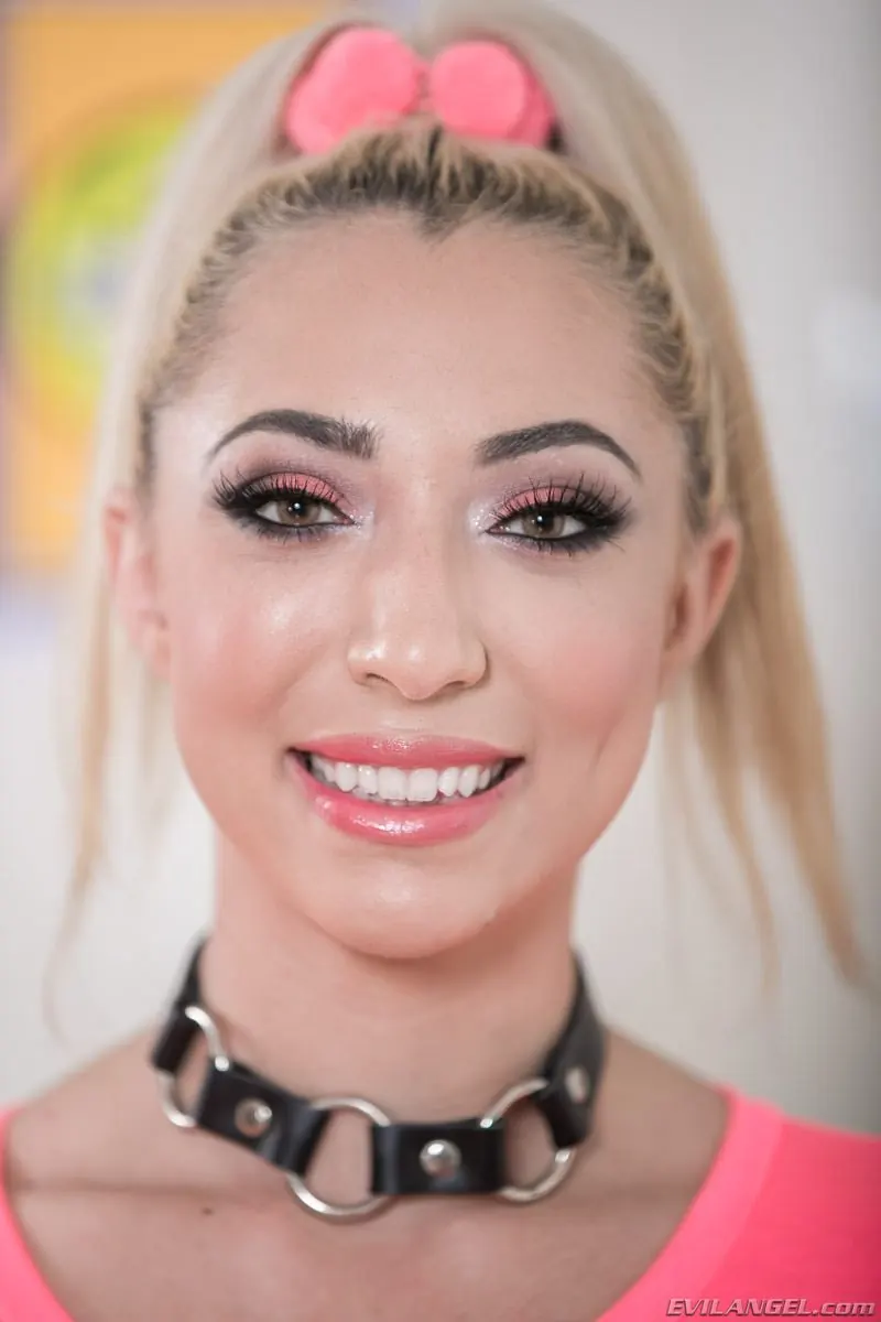 Jessica Jones in 'Hookup Hotshot: Smash Sessions' from 'Evil Angel' (Photo 21) Evil Angel 'Hookup Hotshot: Smash Sessions' starring Jessica Jones (Photo 21)