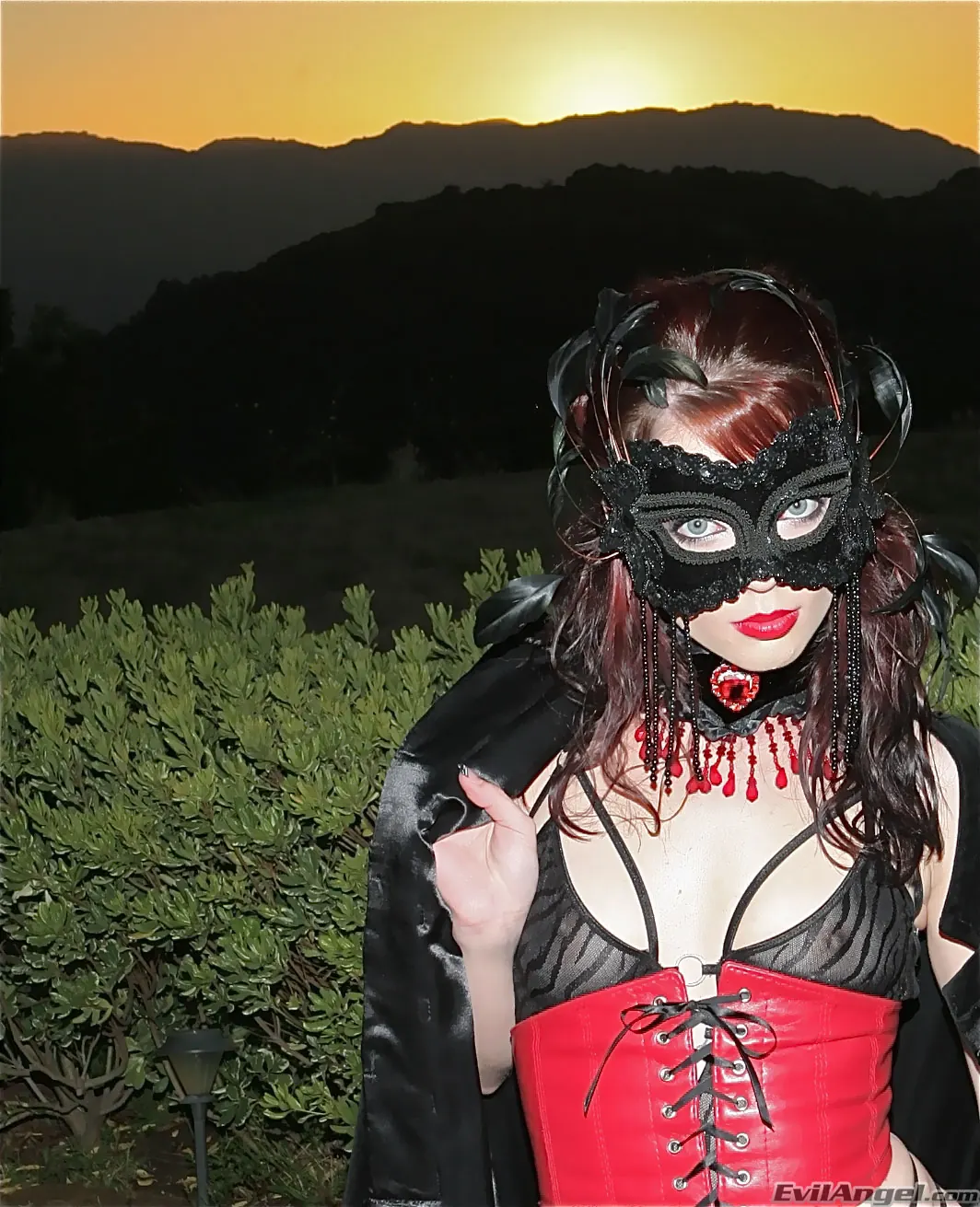 Evil Angel 'Muñecas sexuales fetichistas 5' protagonizando Jessie Palmer (foto 3)