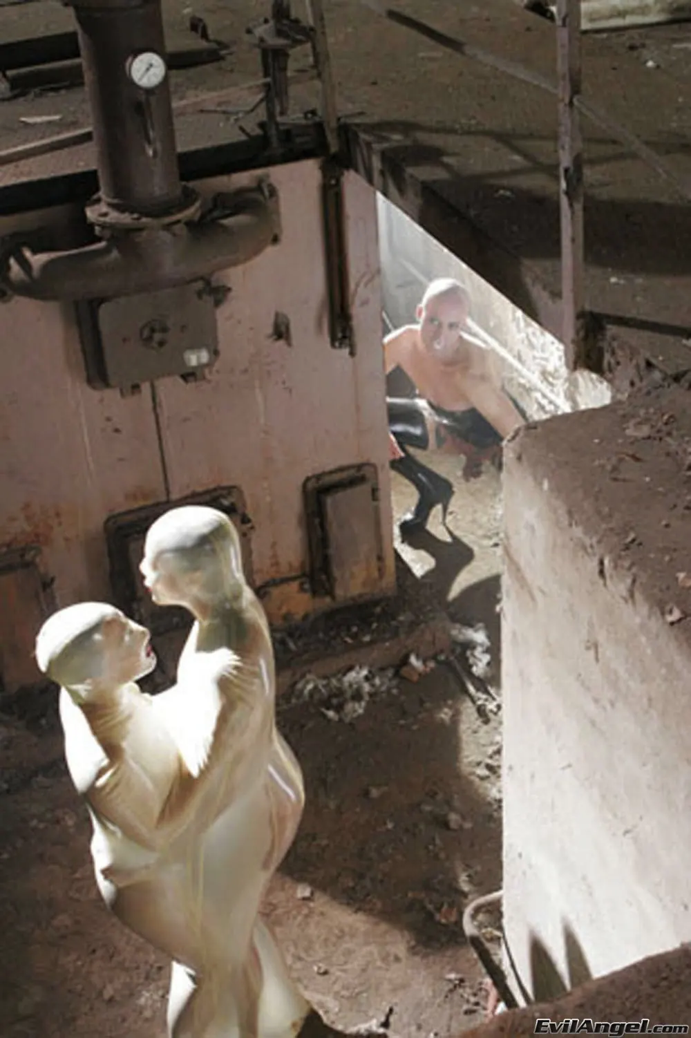 Evil Angel 'Las fashionistas de Safado' protagonizando Jewell Marceau (foto 6)