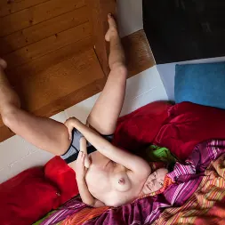 Jiz Lee en Diques con correas 02 (foto 12) Jiz Lee en 'Evil Angel' Diques con correas 02 (Miniatura 12)