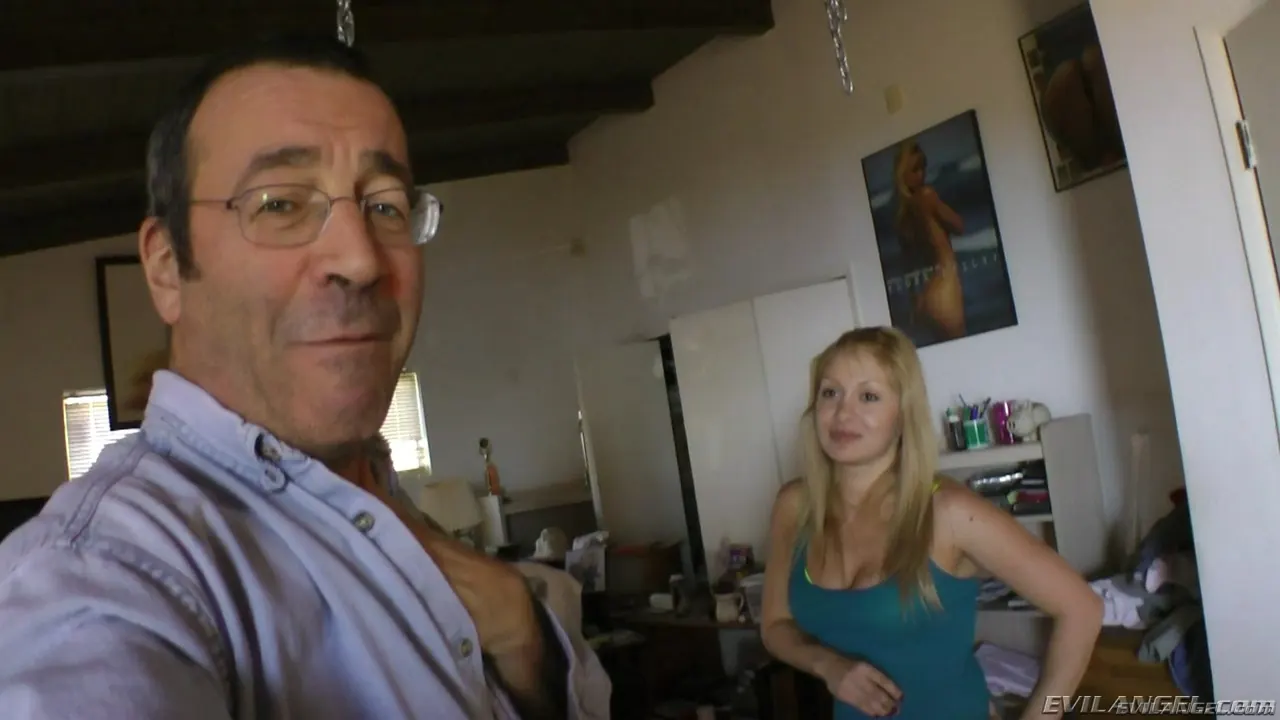 Evil Angel 'Voraz - temporada 01 episodio 01' protagonizando John Stagliano (foto 4)