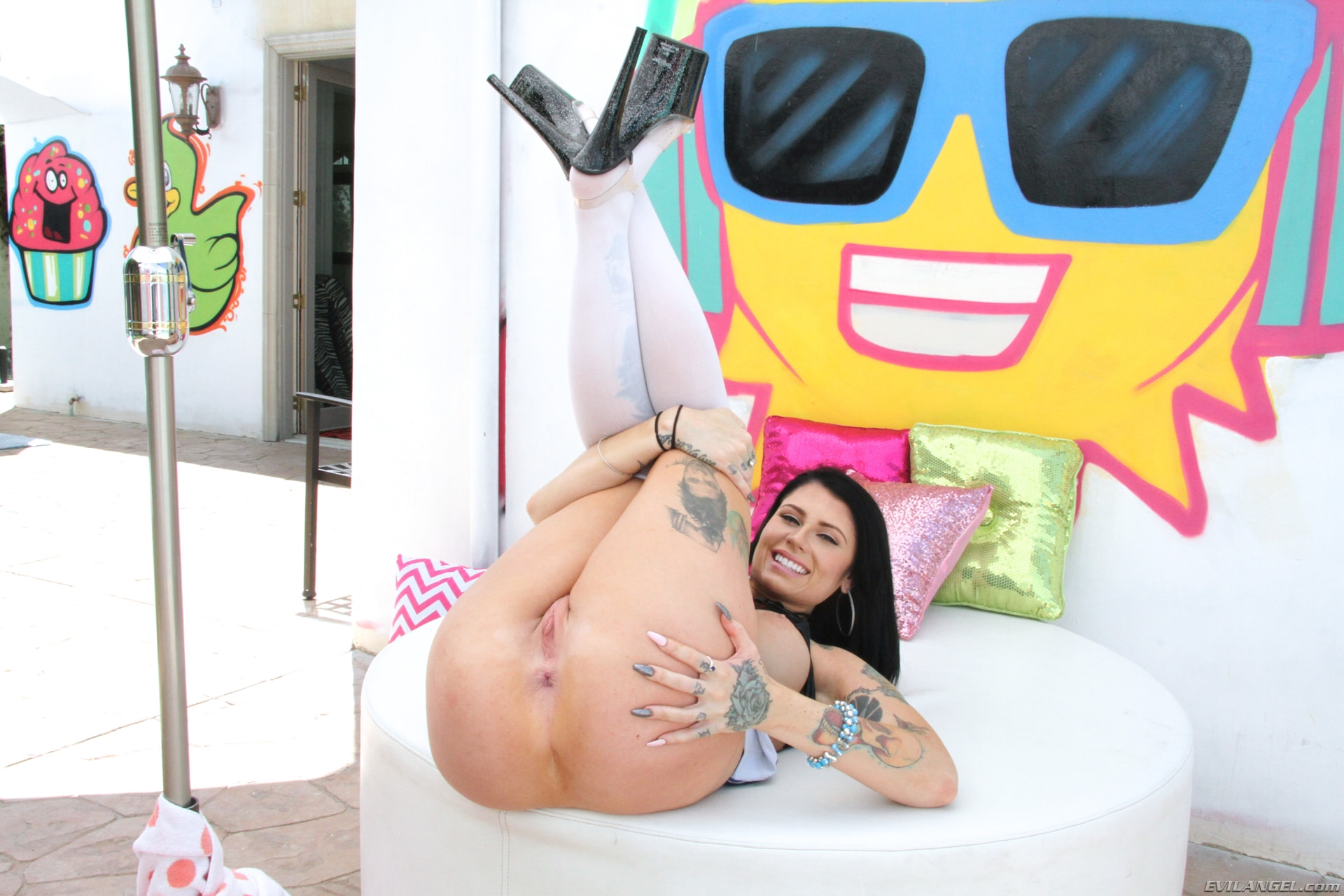 Jordyn Shane en 'Evil Angel' Putas anales tatuadas 3 (Miniatura 45)