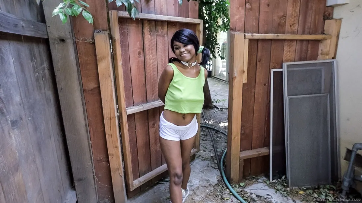 Evil Angel 'Hookup hotshot - temporada de slime' protagonizando Kahlista Stonem (foto 2)