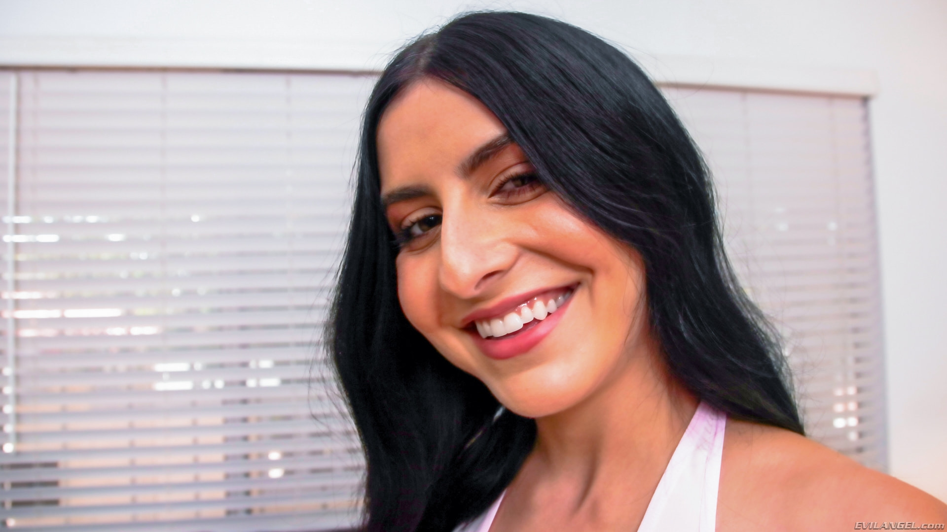 Kaitlyn Katsaros en 'Evil Angel' Entrenamiento de putas kaitlyn katsaros (Miniatura 2)
