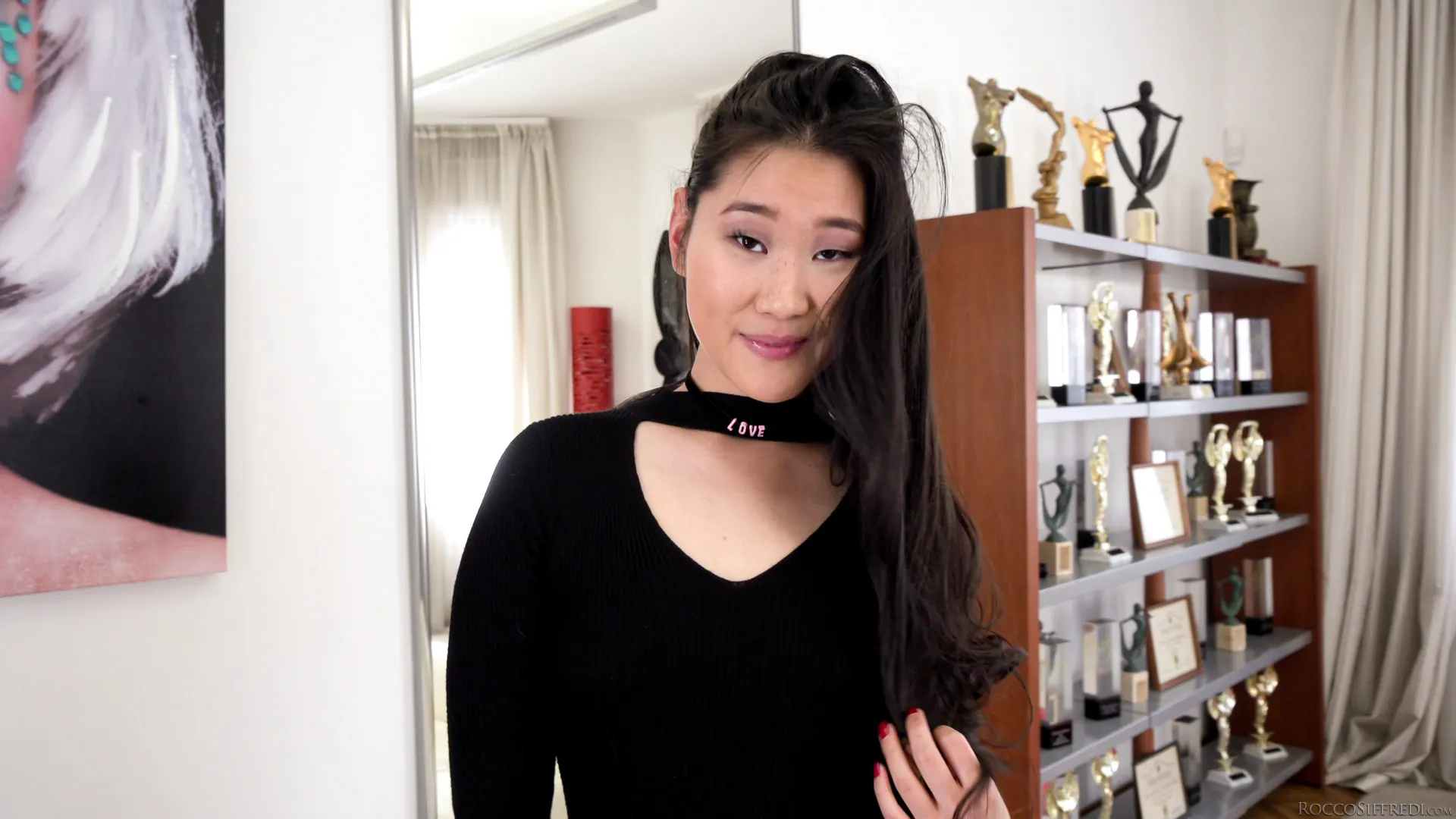 Evil Angel 'Fundiciones - katana' protagonizando Katana (foto 1)