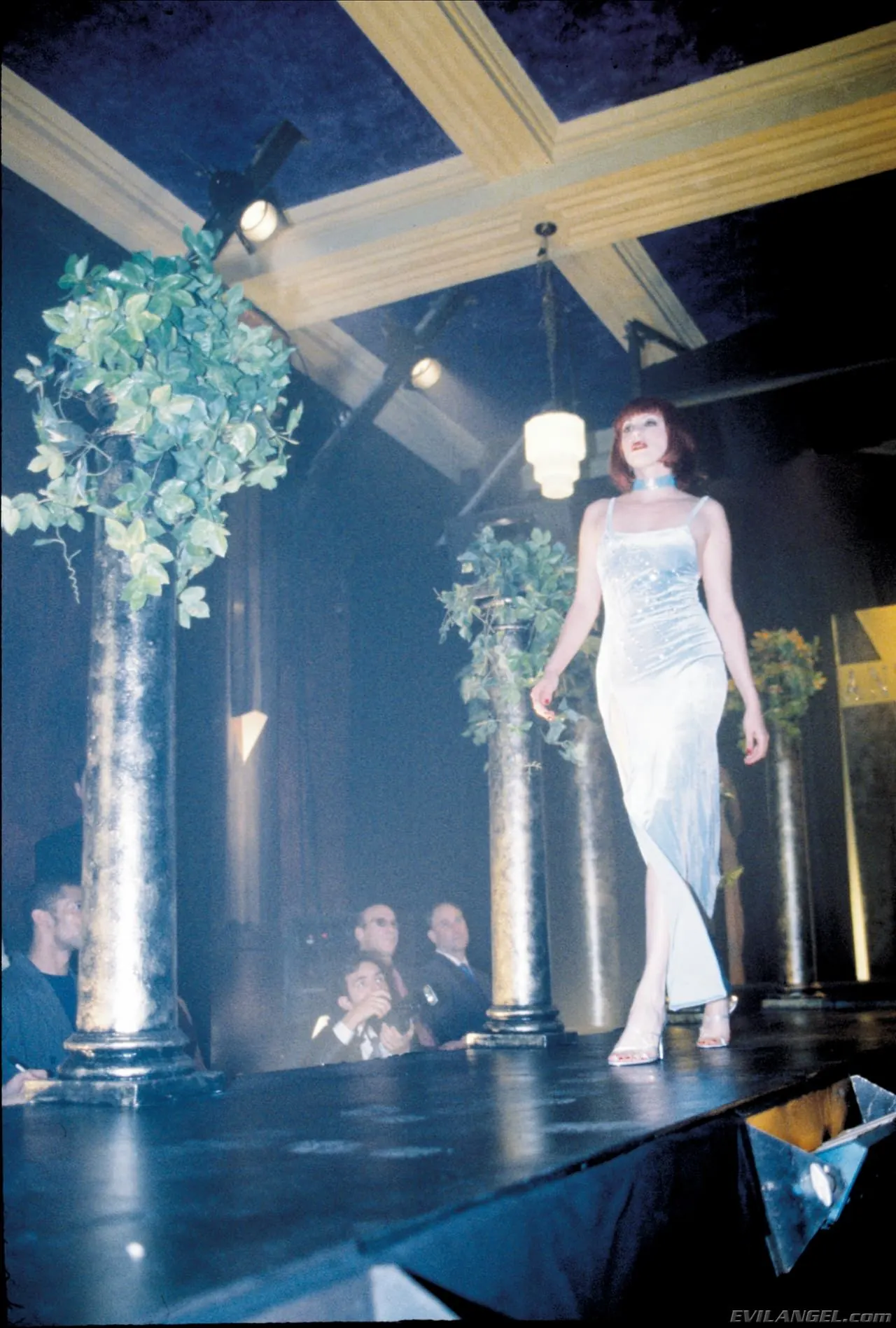 Evil Angel 'Amantes de la moda' protagonizando Kate Frost (foto 2)