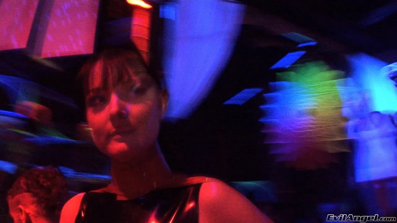 Evil Angel 'Las fashionistas de Safado' protagonizando Katsuni (foto 2)