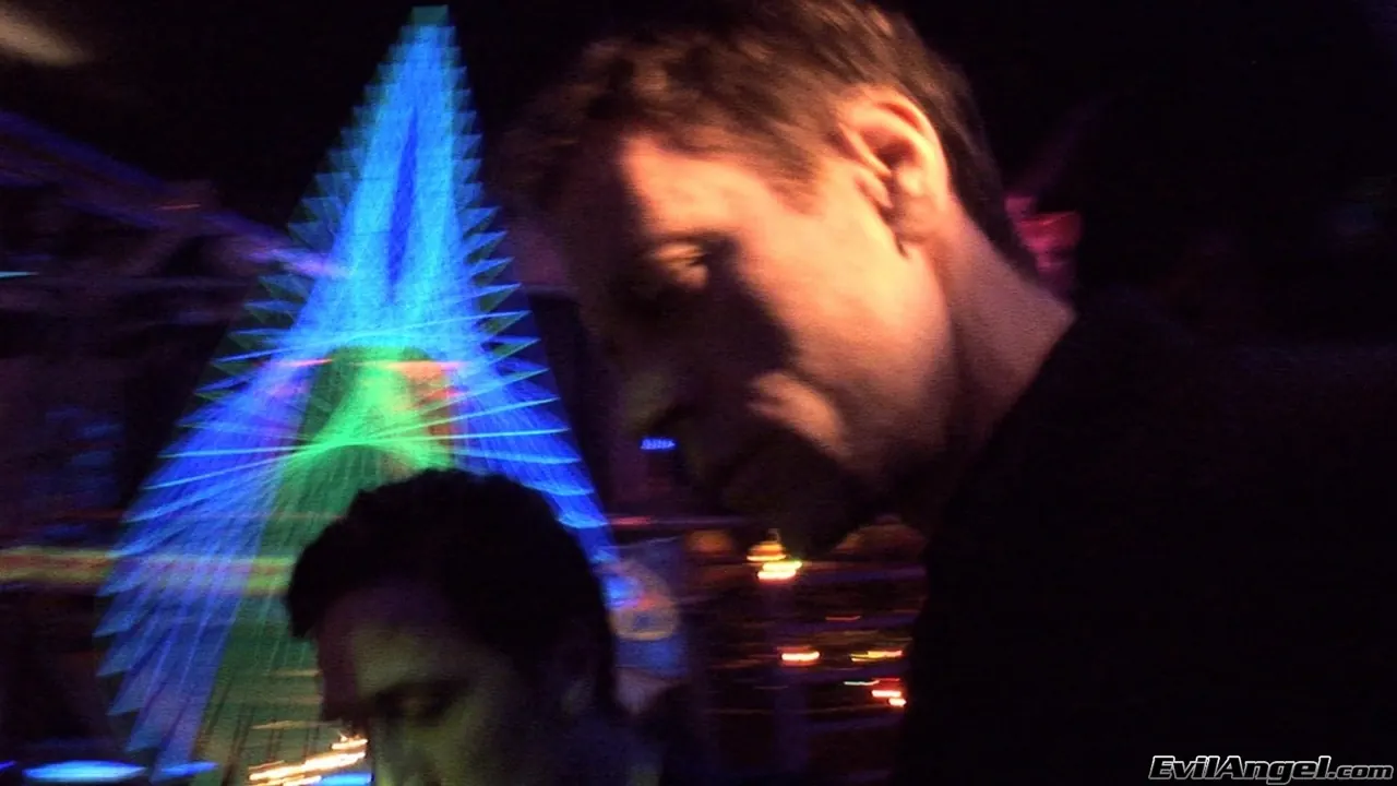 Evil Angel 'Las fashionistas de Safado' protagonizando Katsuni (foto 4)