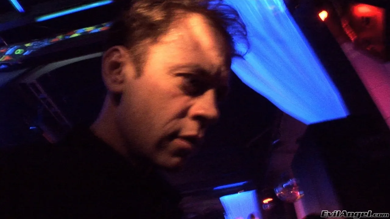 Evil Angel 'Las fashionistas de Safado' protagonizando Katsuni (foto 6)