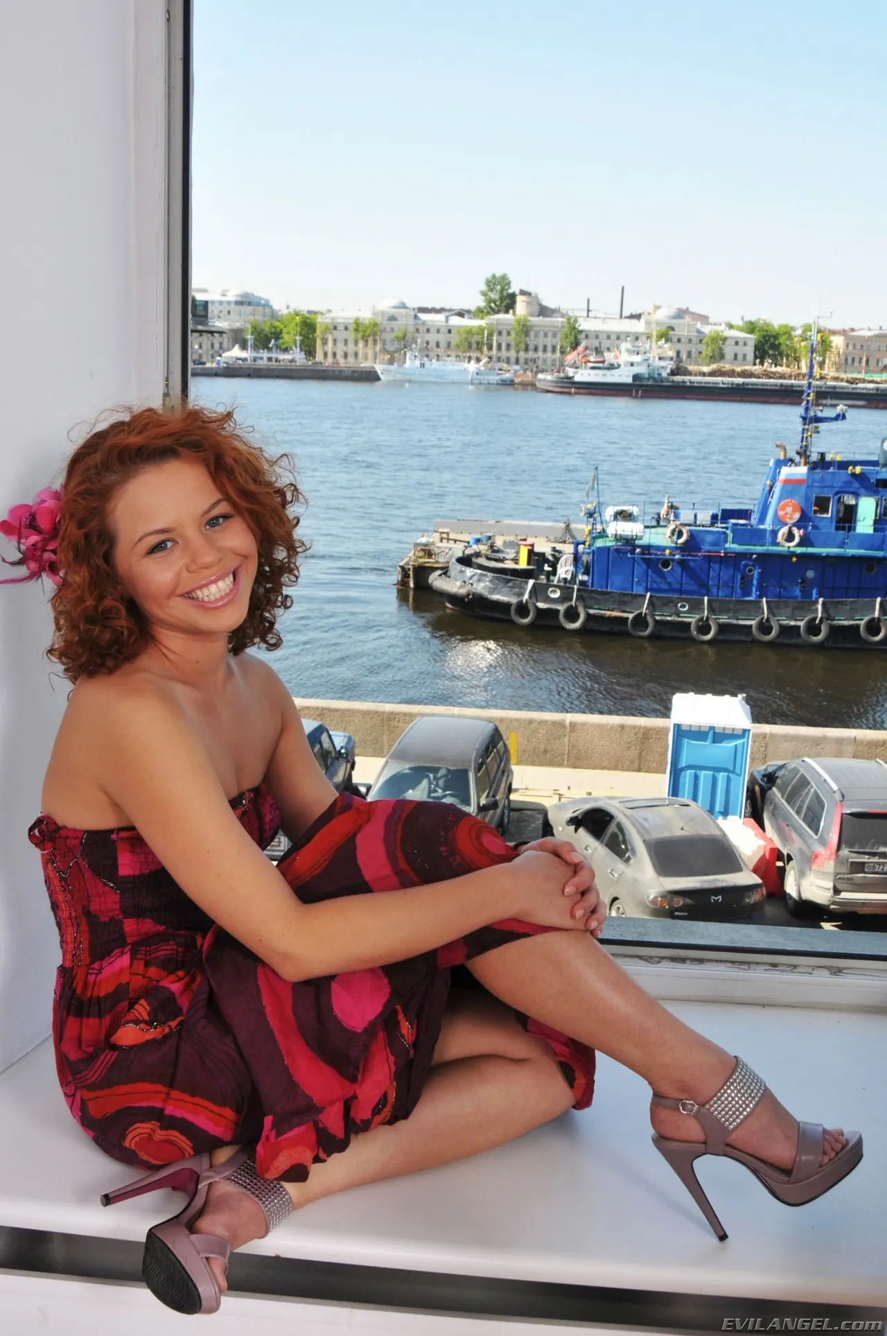 Evil Angel 'Una vista a un abismo 2' protagonizando Katy A (foto 1)