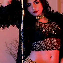 Keira Croft en Botín de doble función (foto 2) Keira Croft en 'Evil Angel' Botín de doble función (Miniatura 2)